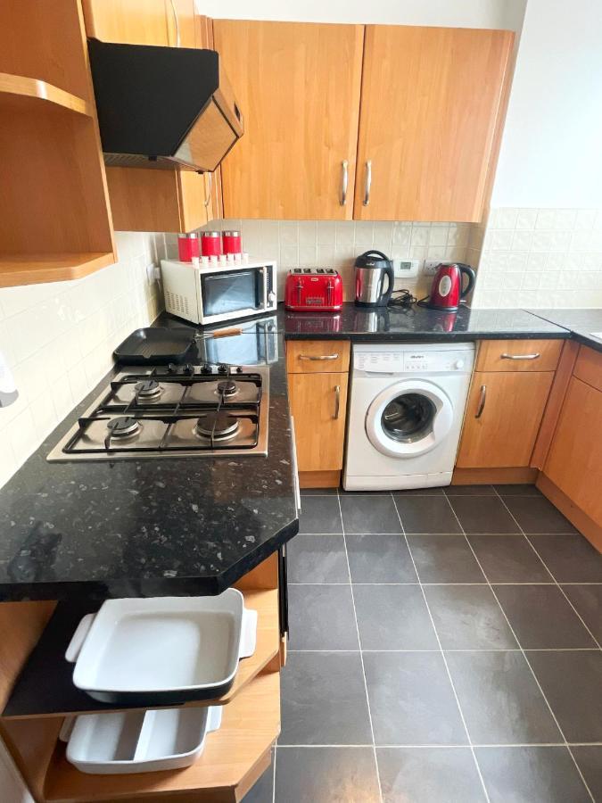2 Bedrooms Entire Self Check In Apartment Kelty