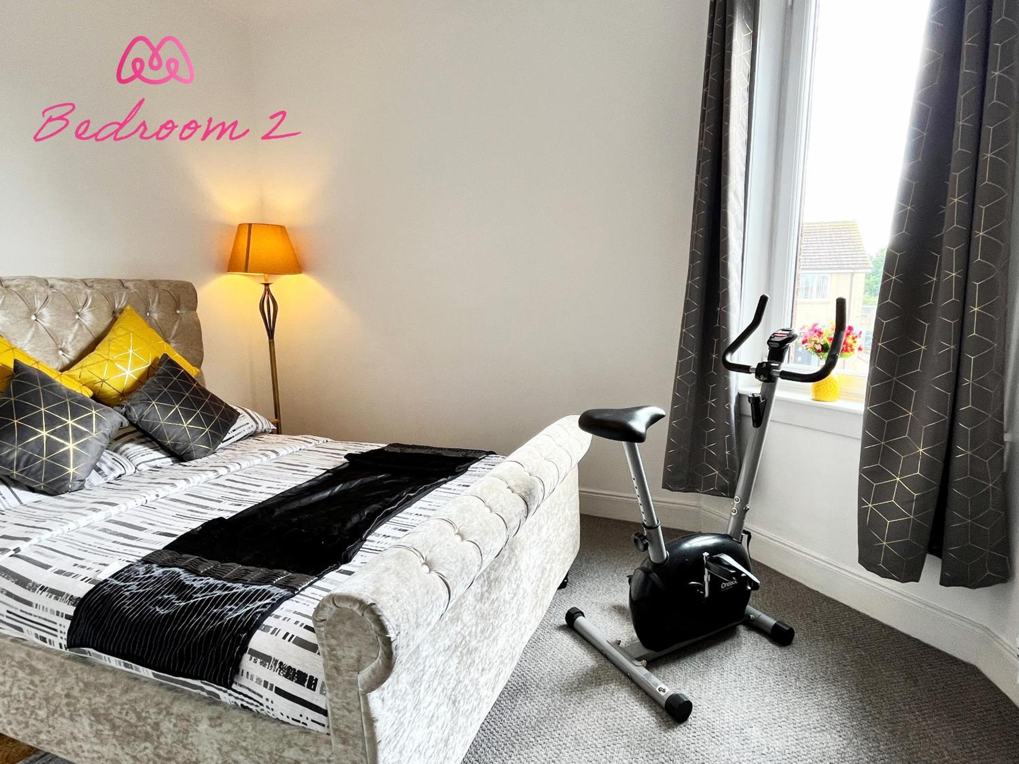 2 Bedrooms Entire Self Check In Apartment Kelty
