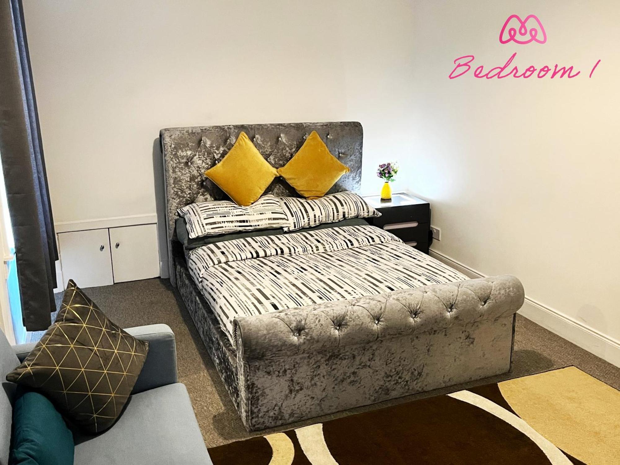 2 Bedrooms Entire Self Check In Apartment Kelty